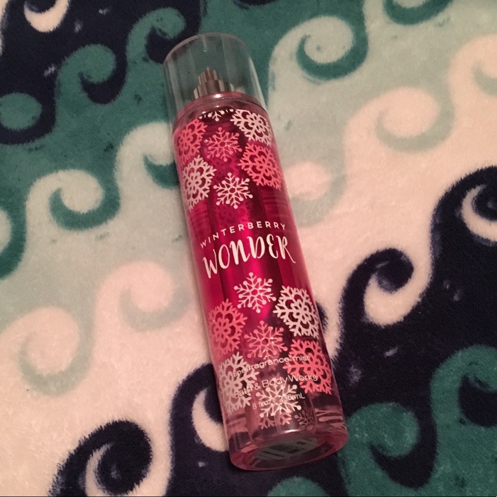 WINTERBERRY WONDER VICTORIAS SECRET BODY MIST
